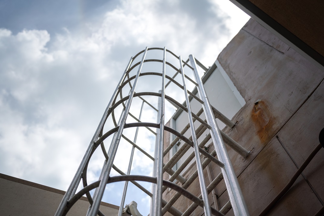 emergency way climbing ladder