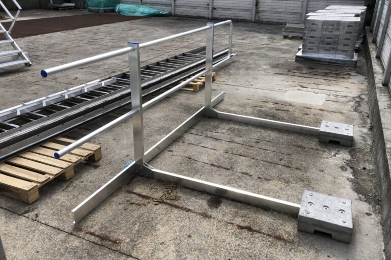non-penetrating-roof-guardrail